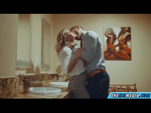 ❤️ Nalika pirang semok seduces sampeyan ing toilet umum ❤❌ Porno krasan ing kita% jv.sex-porntube.ru% ☑